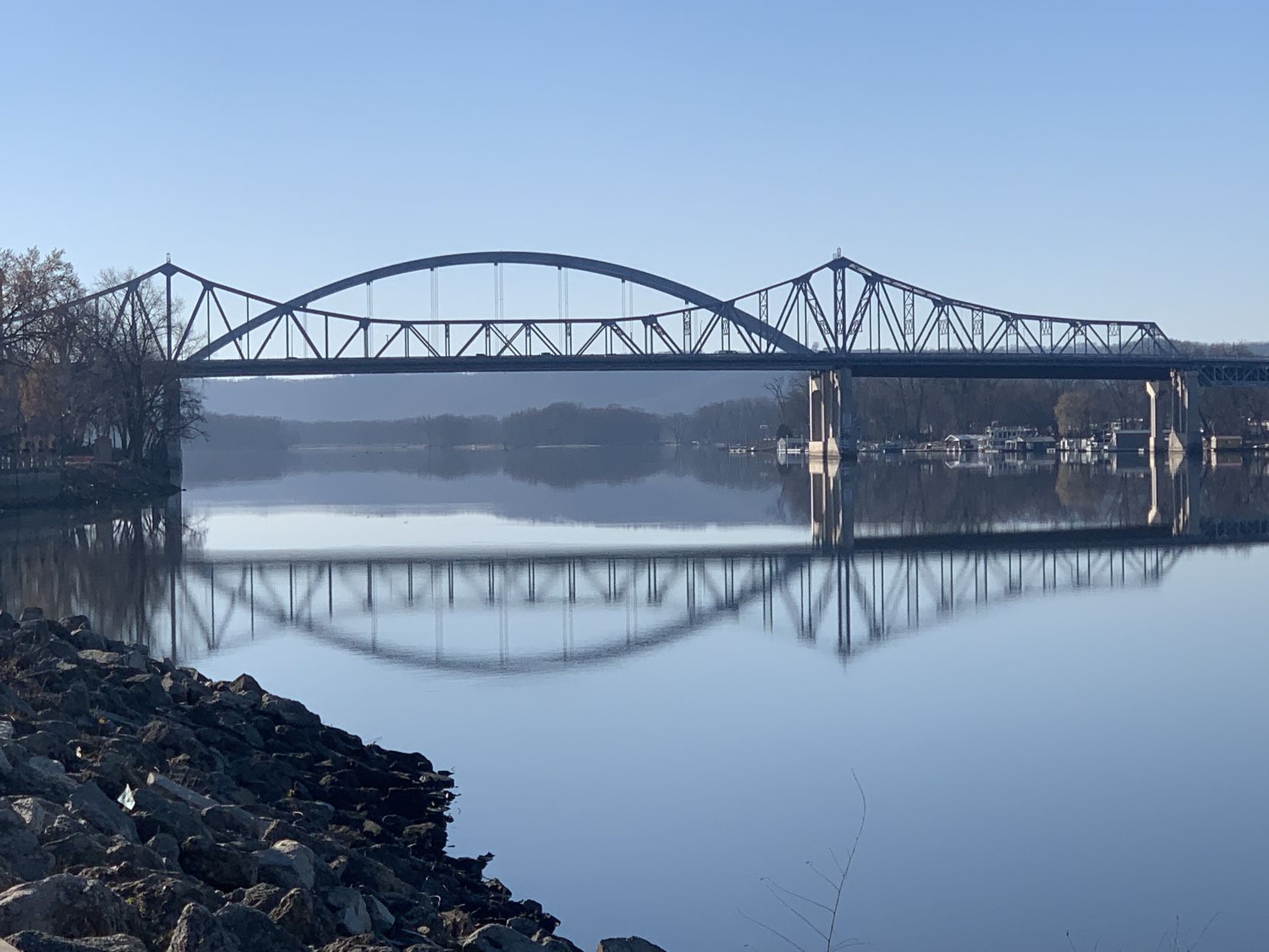 Reflecting bridge